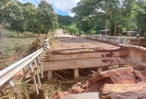 ช่วยเหลือผู้ประสบภัยอันเหตุเกิดจากน้ำป่าไหลหลากพื้นที่บ้านสองแคว ม.6 ต.หนองหล่ม อ.ดอกคำใต้