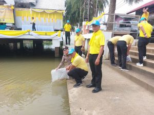 ร่วมพิธีปล่อยพันธุ์สัตว์น้ำเนื่องในวันเฉลิมพระชนมพรรษาพระบาทสมเด็จพระปรเมนทรรามาธิบดีศรีสินทรมหาวชิราลงกรณ พระวชิรเกล้าเจ้าอยู่หัว