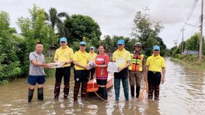 ช่วยเหลือผู้ประสบอุทกภัย โดยนำ น้ำดื่ม ยารักษาโรค และสิ่งของอุปโภคบริโภค มอบให้กับผู้ประสบอุทกภัยในพื้นที่อำเภอดอกคำใต้ จังหวัดพะเยา