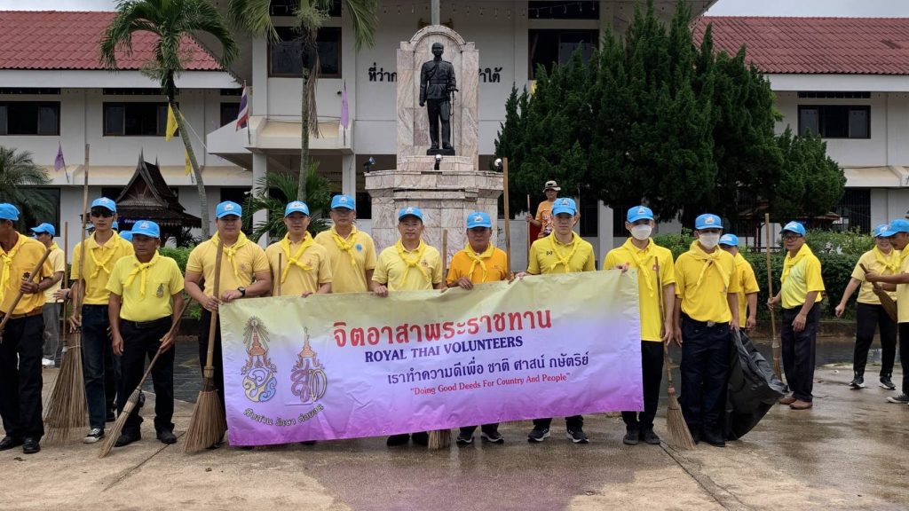 ร่วมกิจกรรมจิตอาสาพัฒนาทำความสะอาด ปรับปรุงภูมิทัศน์บริเวณหน้าที่ว่าการอำเภอดอกคำใต้