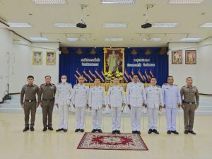 ร่วมพิธีสวดพระพุทธมนต์ , ทำบุญตักบาตรเพื่อถวายเป็นพระราชกุศลและพิธีวางพวงมาลาเนื่องในวันนวมินทรมหาราช