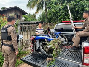 ตรวจสอบรถจักรยานยนต์ตกลงในร่องน้ำพื้นที่ ต.ดอนศรีชุม อ.ดอกคำใต้