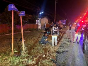 ตรวจสอบสถานที่เกิดเหตุรถยนต์ชนกันบนถนนสายพะเยา-เชียงคำ บริเวณหน้าโรงแรมเช็นต์