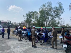 ตรวจสอบบุคคลที่มีพฤติการณ์ ขับรถส่งเสียงดัง ณ วิทยาลัยเทคนิคดอกคำใต้