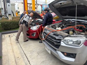 ช่วยเหลือประชาชนรถยนต์สตาร์ทไม่ติด