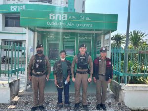 สายตรวจ สภ.ดอกคำใต้ ออกตรวจในเขตพื้นที่รับผิดชอบ