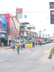 อำนวยความสะดวกด้านการจราจรขบวนพาเหรดนักกีฬาสี โรงเรียนดอกคำใต้วิทยาคม