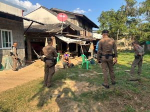 สายตรวจ สภ.ดอกคำใต้ ระงับเหตุเมาสุราอาละวาดและทำร้ายพ่อแม่