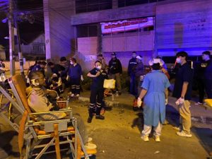 ร้อยเวร 30 ตรวจสอบเหตุรถชนกันบริเวณแยกไฟแดงหน้า รร.ไทยรัฐวิทยา 46