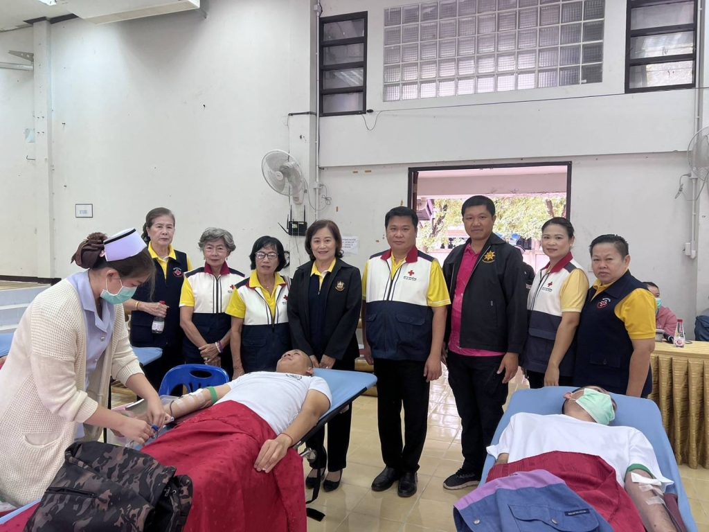 ร่วมกิจกรรมจิตอาสาบริจาคโลหิต ณ หอประชุมอำเภอดอกคำใต้