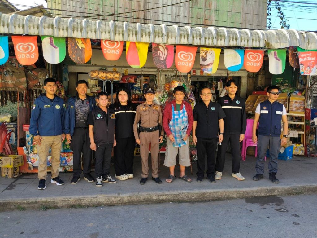 ชุดสายตรวจรถยนต์ ร่วมกับฝ่ายปกครอง สาธารณะสุข ออกตรวจร้านค้า สถานประกอบการ ในเขตรับผิดชอบ