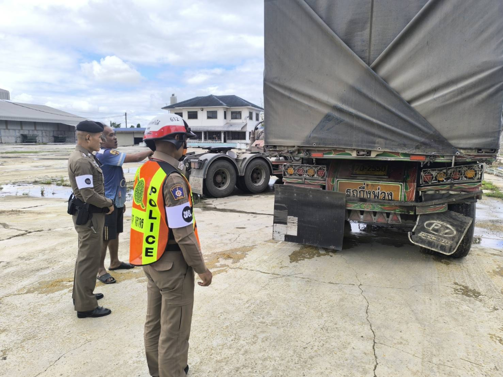 หาสาเหตุการเกิดอุบัติเหตุรถยนต์กระบะเฉี่ยวชนท้ายรถบรรทุกพ่วง