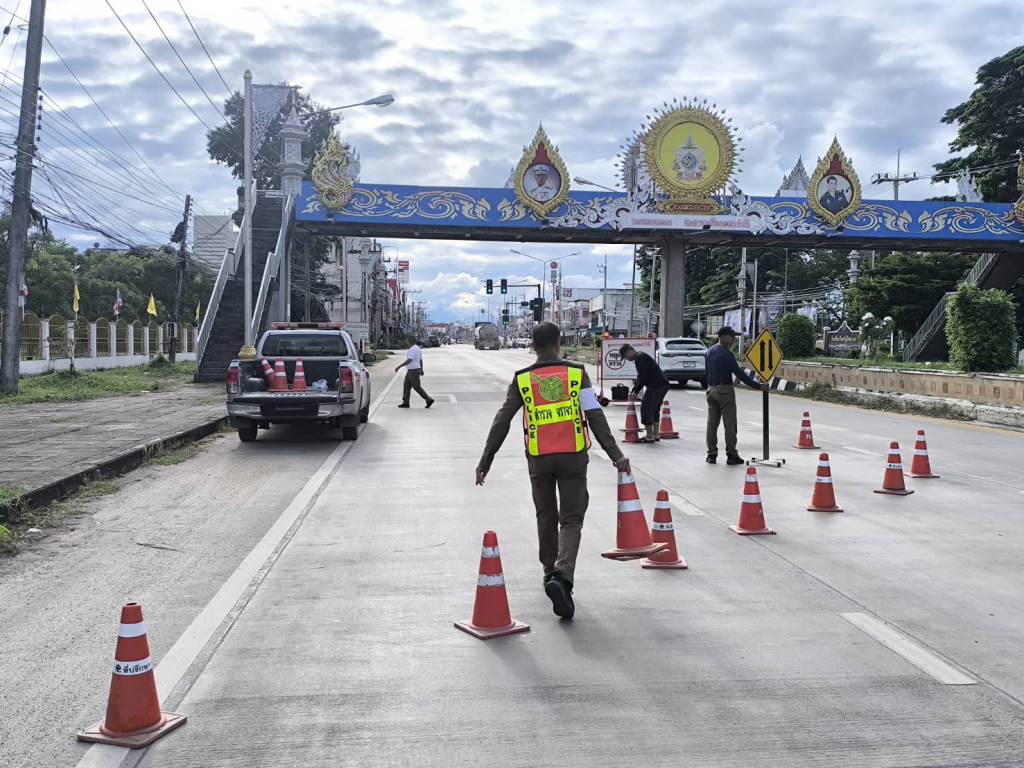 จัดการจราจร ขบวนแห่งานประเพณีลอยกระทง “ฮ่องจ๊างมหานที ป๋าเวณียี่เป็งดอกคำใต้”