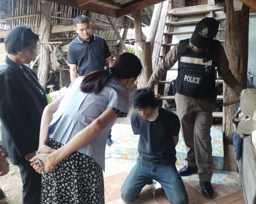 สายตรวจตำบลหนองหล่ม ร่วมกับฝ่ายปกครอง นำตัวผู้ป่วยจิตเวชเข้ารับการบำบัดรักษา ณ โรงพยาบาลดอกคำใต้
