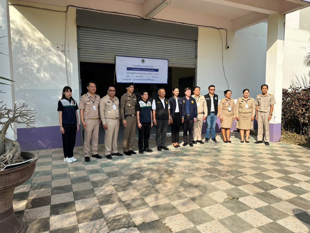 ออกตรวจเยี่ยม การออกเสียงประชามติ ณ หอประชุมโรงเรียนดอกคำใต้วิทยาคม