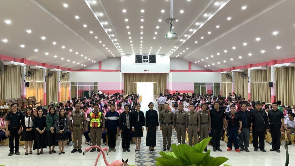 จราจร สภ.ดอกคำใต้ อบรมให้ความรู้ด้านการจราจร และการใช้แอปพลิเคชั่น Police Care